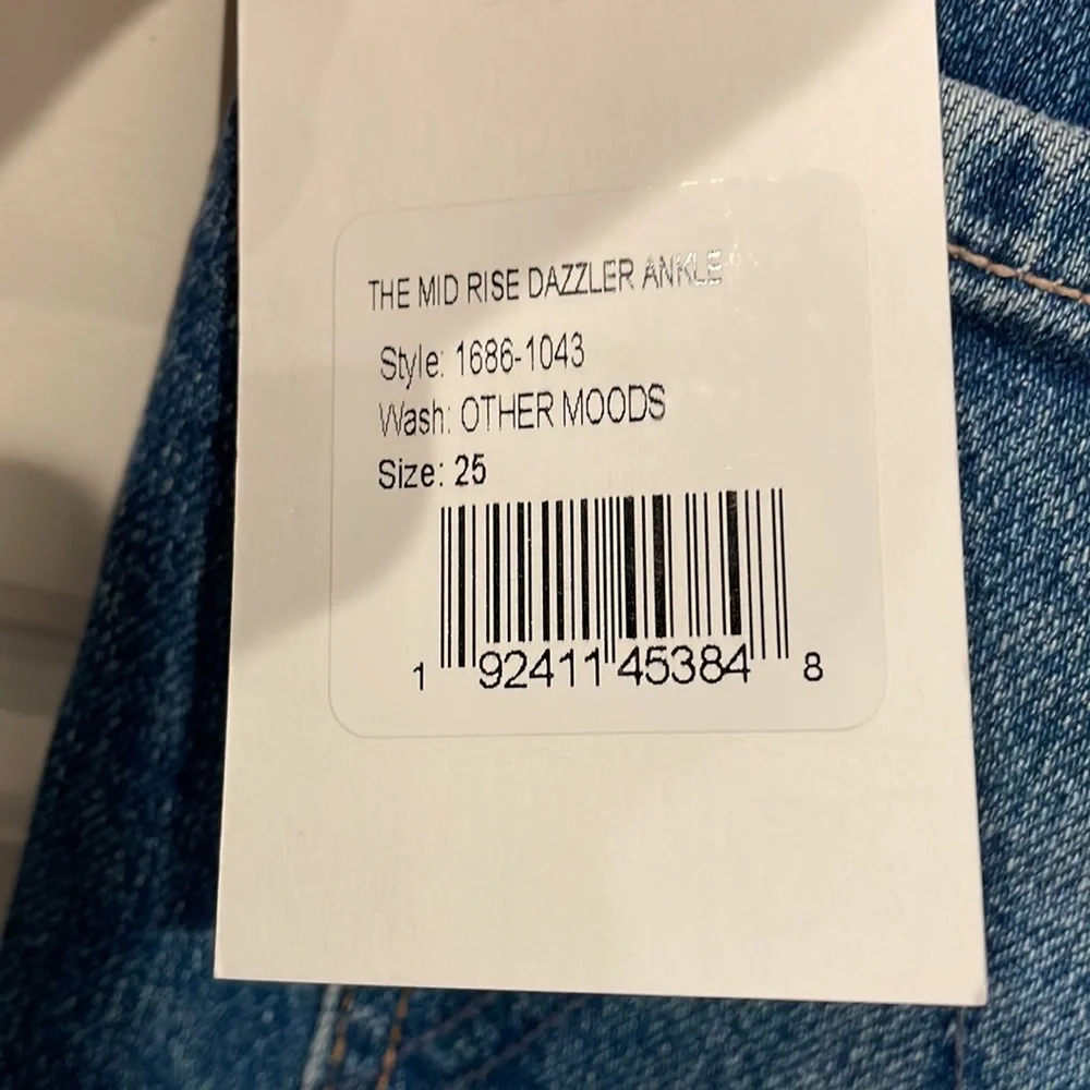 Mid Rise Jeans - Picture 3 of 4